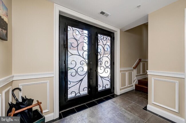 Building Photo - 621 Ponte Villas N
