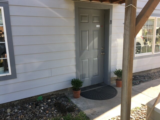 Front Door/Porch to Unit B - 2719 E 16th St