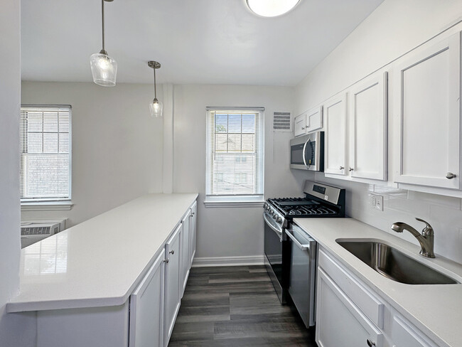 Building Photo - 606 Walker Ave