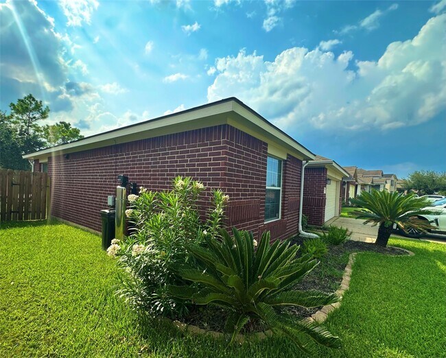 Building Photo - 7202 Roundrock Park Ln