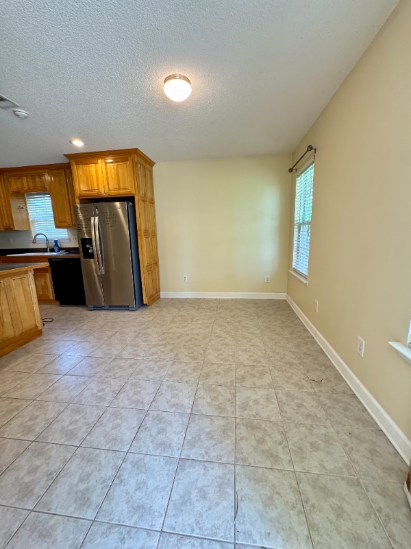Building Photo - 3863 Heather Way