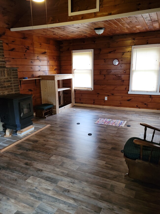 Living/Dinning Room - 286 Mount Vernon Rd