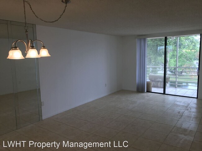 Building Photo - 1 br, 1.5 bath House - 1810 SW 81st Ave #2311