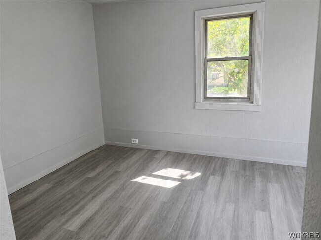 Foto del edificio - 1361 Ashland Ave