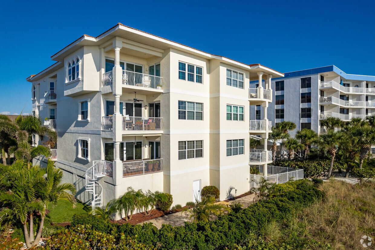 13398 Gulf Ln de Madeira Beach, Florida - Arrow Apartments