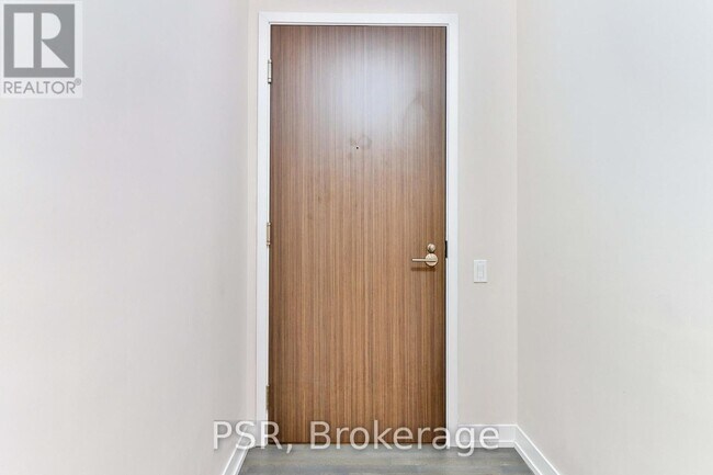 Photo du bâtiment - 560 King St W