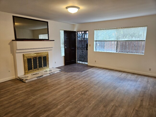Foto del edificio - 212 Marguerita Ave