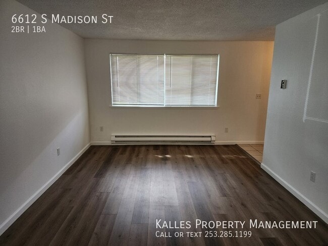 Building Photo - Cute 2 bedroom 1 bath Duplex in South Tacoma