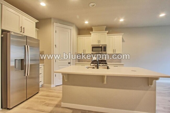 Building Photo - 3 Bed, 2.5 Bath Townhome Near WSU and Legacy Salmon Creek