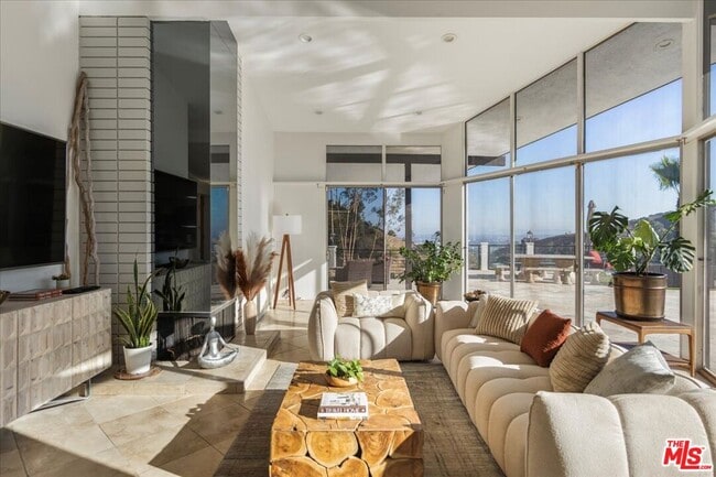 Foto del edificio - 6530 Lakeridge Rd