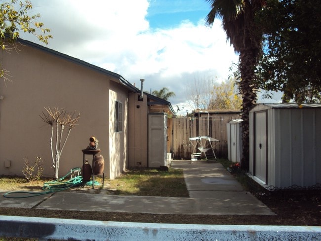 Building Photo - Calaveras FourPlex