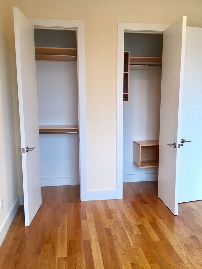 Building Photo - 244 Frost St