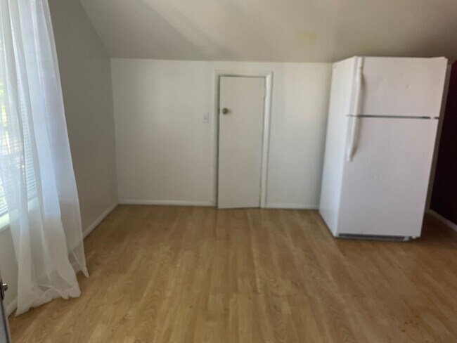 Foto del edificio - 1 Bedroom 1 bathroom Apt