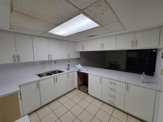 Foto del edificio - 1850 W 72nd Pl