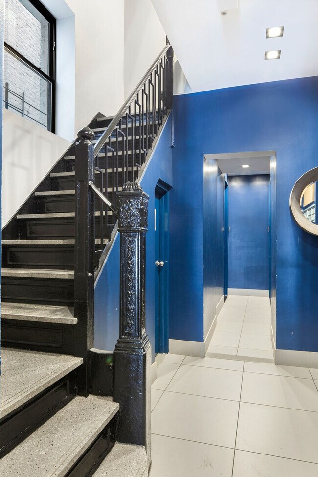 Building Photo - 1118 1st Ave