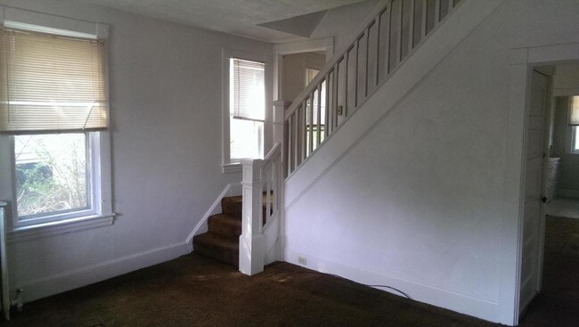 Building Photo - 704 Menoher Blvd
