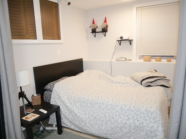 Building Photo - 10 Beals St