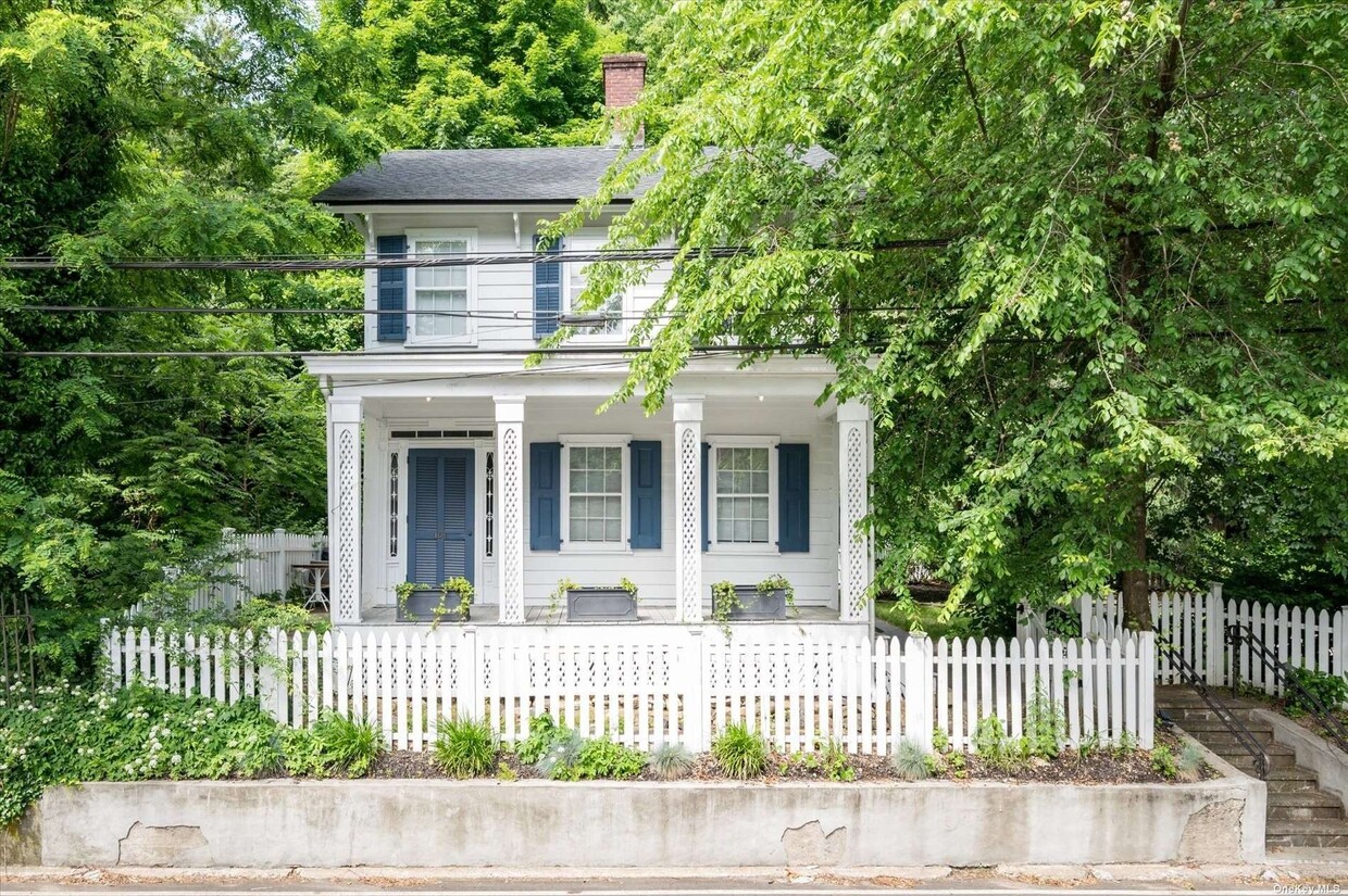 Primary Photo - 106 Main St