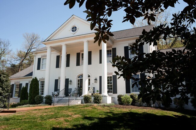 Foto del edificio - 5360 Hillsboro Pike