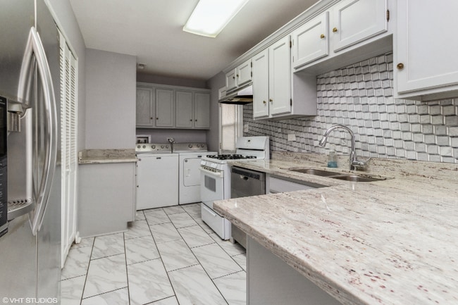 Building Photo - 445 Degas Cir