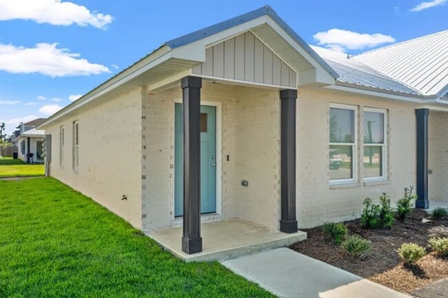 Building Photo - 3835 Avon Rd