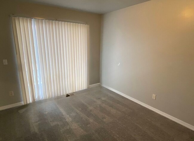 Building Photo - 723 E Dorado Ct