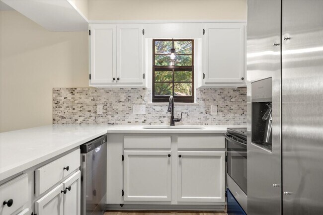 Foto del edificio - Flexible Lease Options! 2BR/2BA Townhome w...