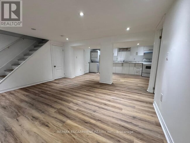 Building Photo - 46 Plains Rd E