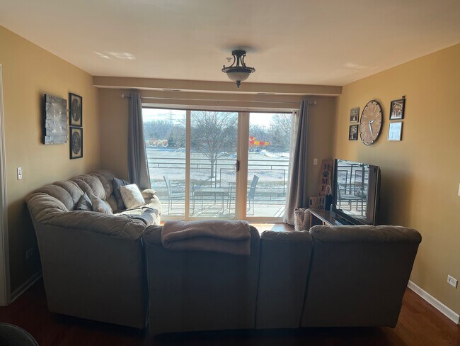 Living room - 8000 Kilpatrick Ave