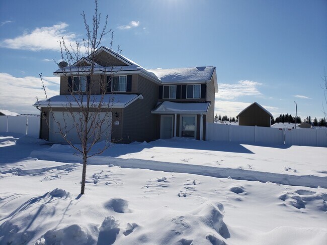 Foto del edificio - Beautiful 4 bedroom 2.5 Bath home in Coeur...
