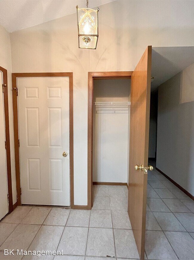 2 br, 2 bath House 3522 Thornhill Circle E House Rental in