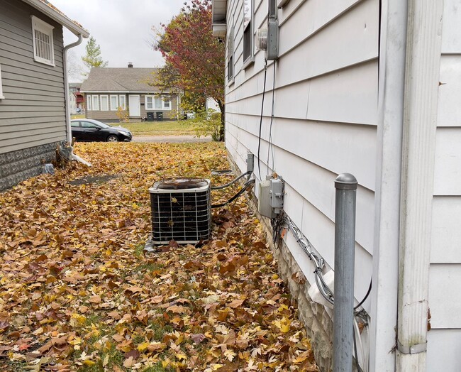 Foto del edificio - PRELEASING for AUGUST! Close to Campus