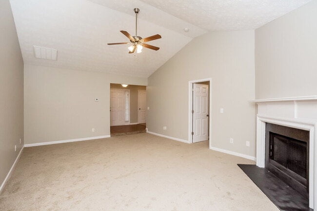 Foto del edificio - 5275 Yellow Pine Dr