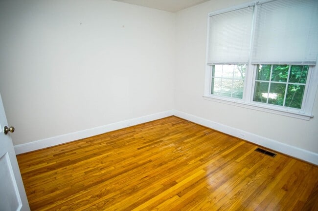 Building Photo - 4126-4126 Cassina Rd