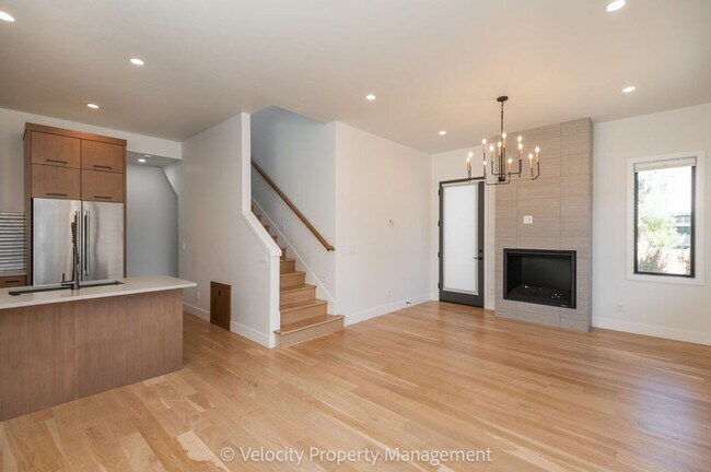 Building Photo - M713