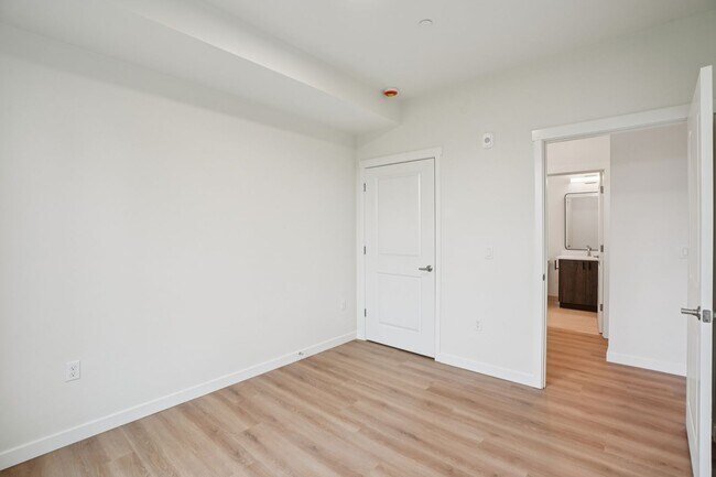 Interior Photo - Hazel 78