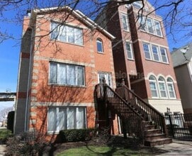 Building Photo - 1756 W Roscoe St