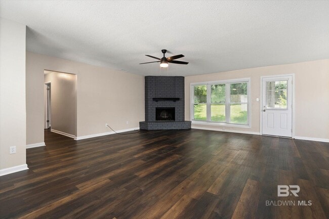 Building Photo - 122 Lake Forest Blvd