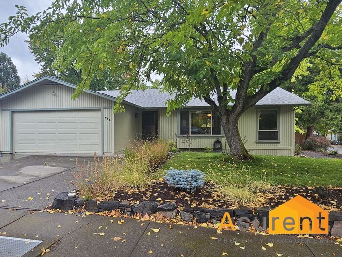 Primary Photo - 3 Bed-2 Full Bath Home w/ large back yard