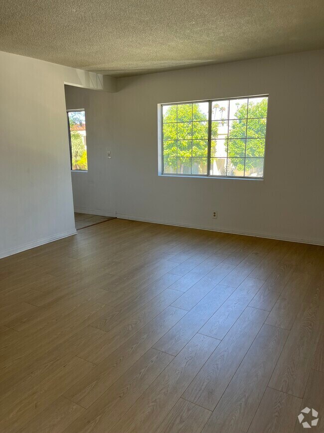 Building Photo - 2929 S Orange Dr