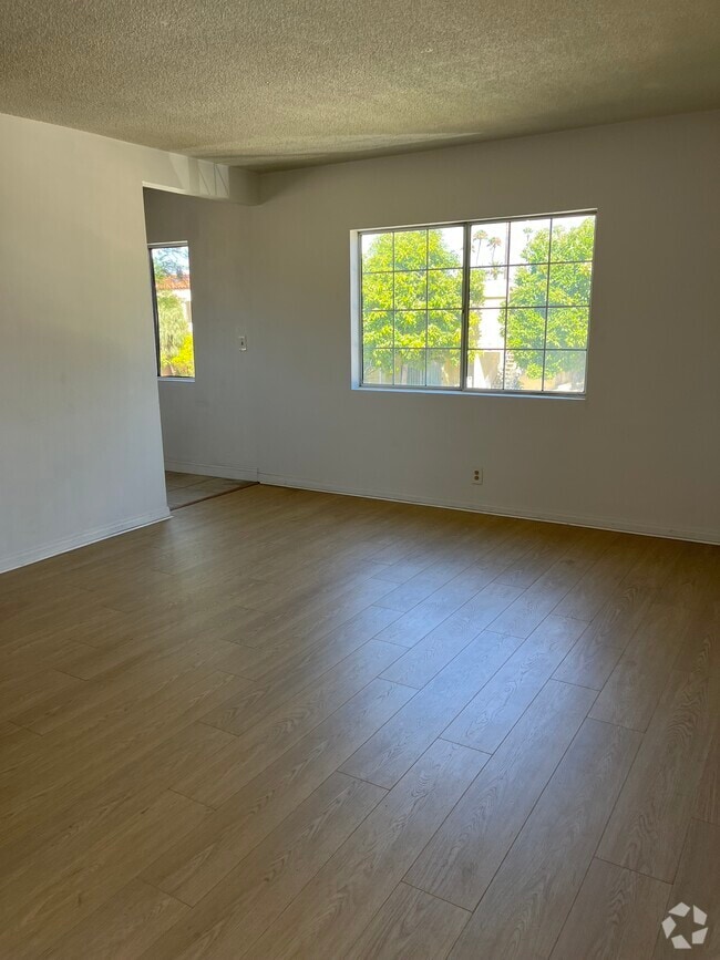Building Photo - 2929 S Orange Dr