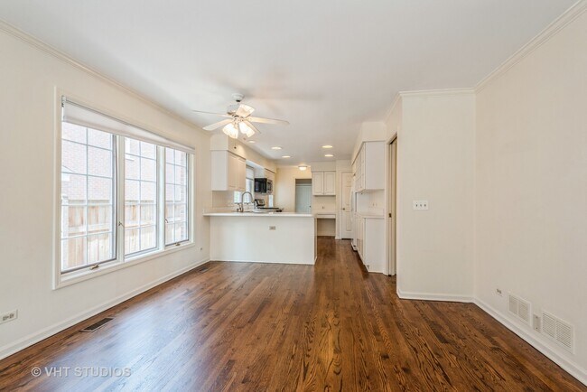 Building Photo - 876 Spruce St