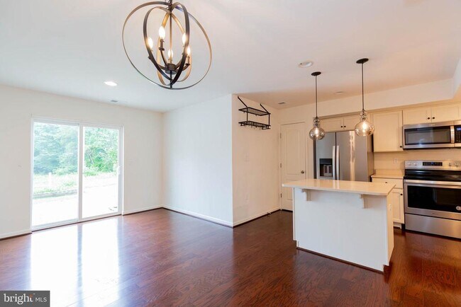 Building Photo - 608 Thumper Dr