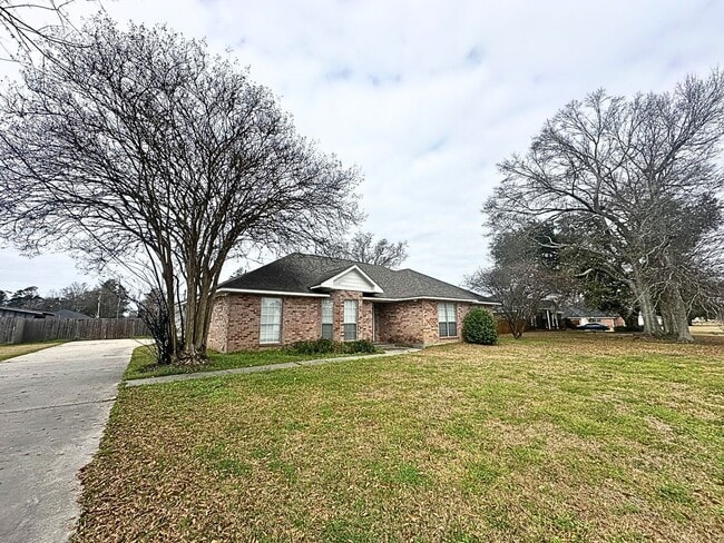 Building Photo - Traditional Neighborhood Living with Luxury