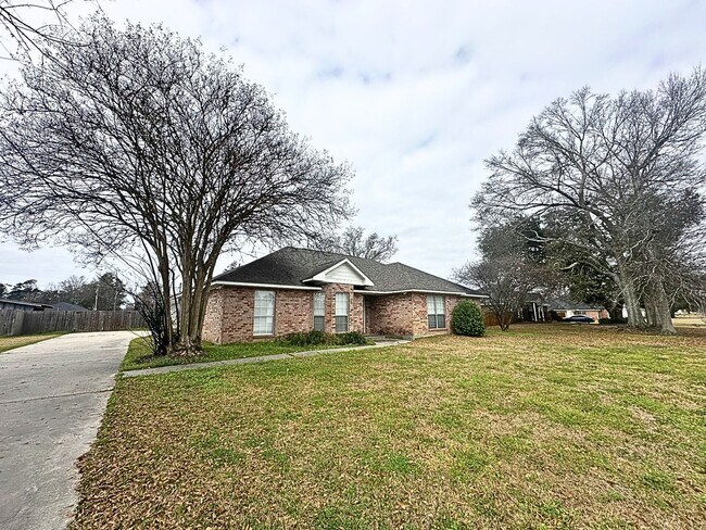 Foto del edificio - Traditional Neighborhood Living with Luxury