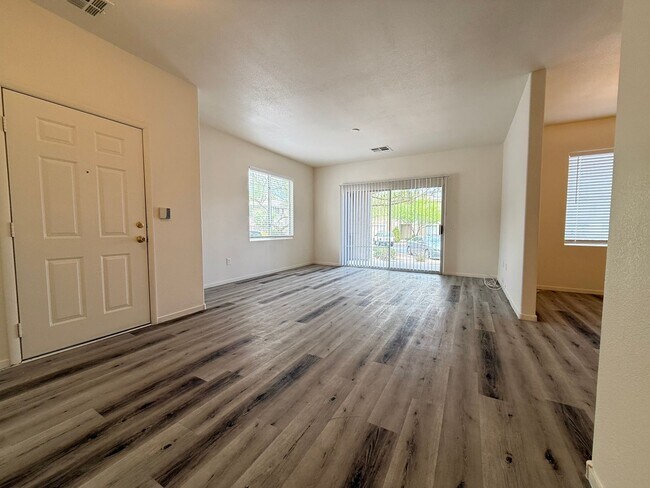 Foto del edificio - 813 Peachy Canyon Cir