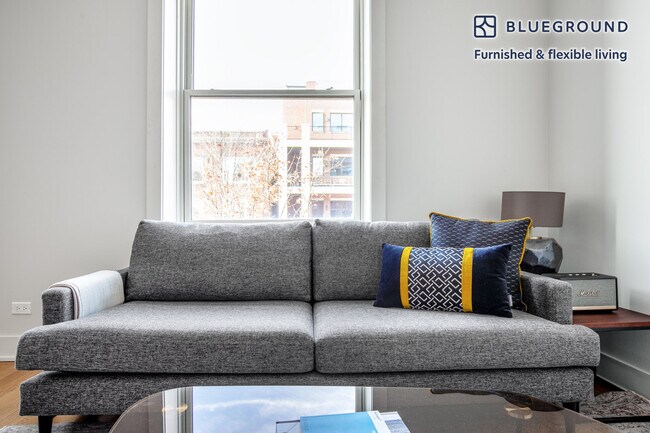 Foto del edificio - 3707 N Southport Ave