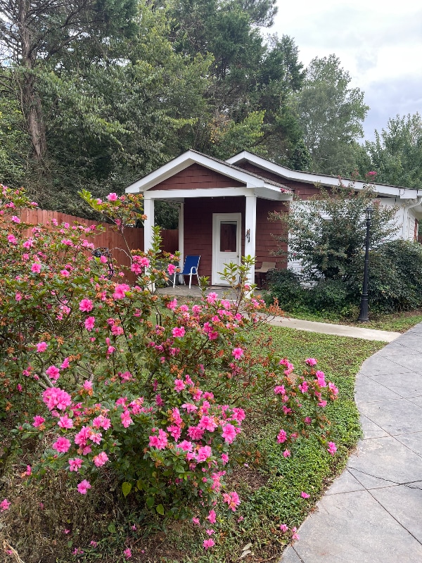 Building Photo - 231 Parkview Dr