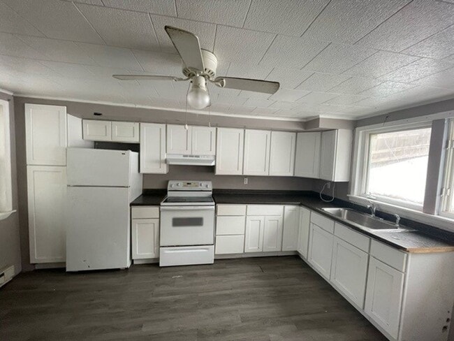 Building Photo - 3 bedroom 1 bathroom