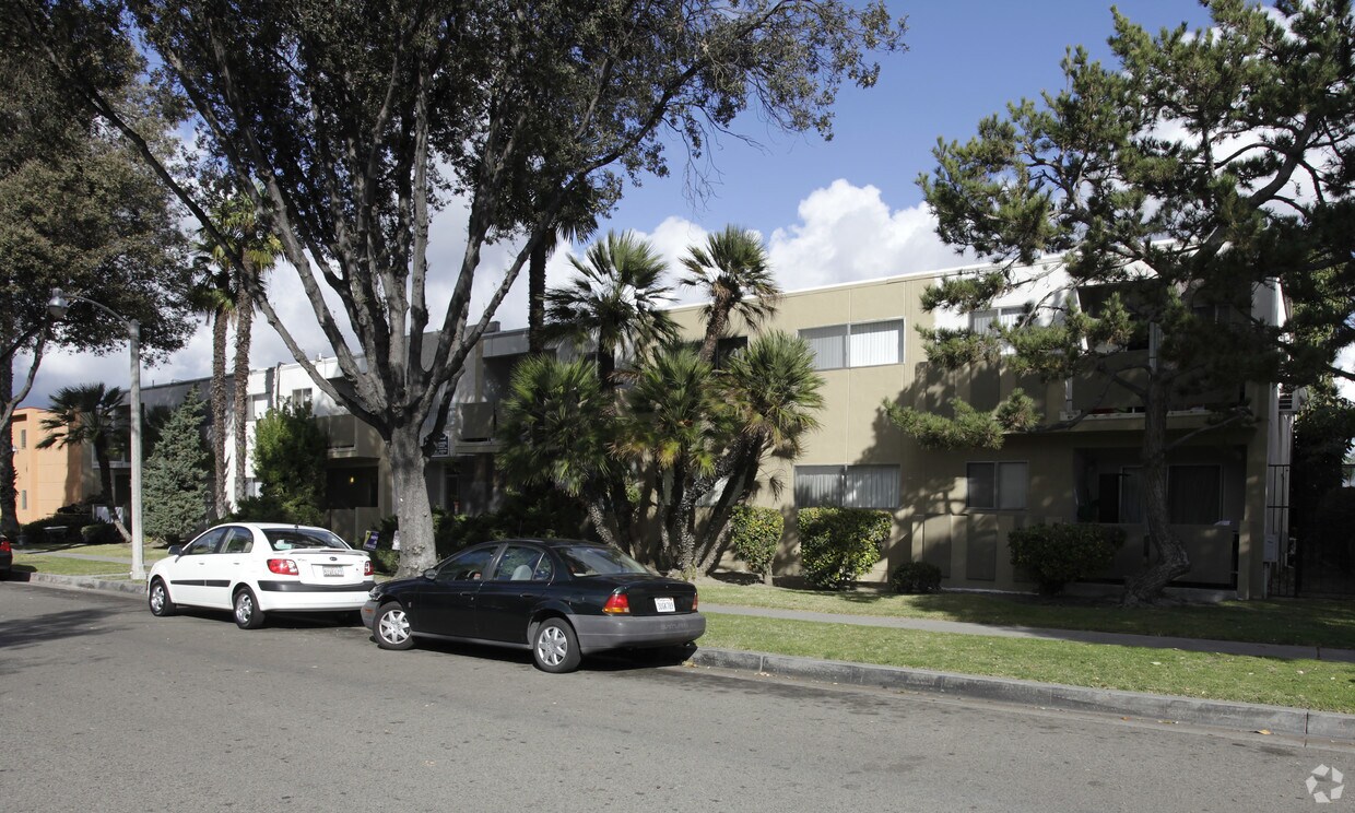 Primary Photo - Crestwood Apartments